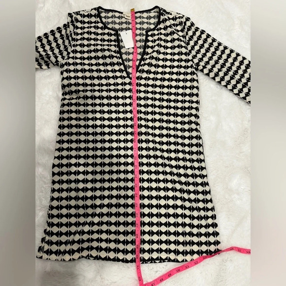 J. Crew Black & White Diamond Checkered 3/4 Sleeve V-neck
Shirt Size XXS - Picture 5 of 10